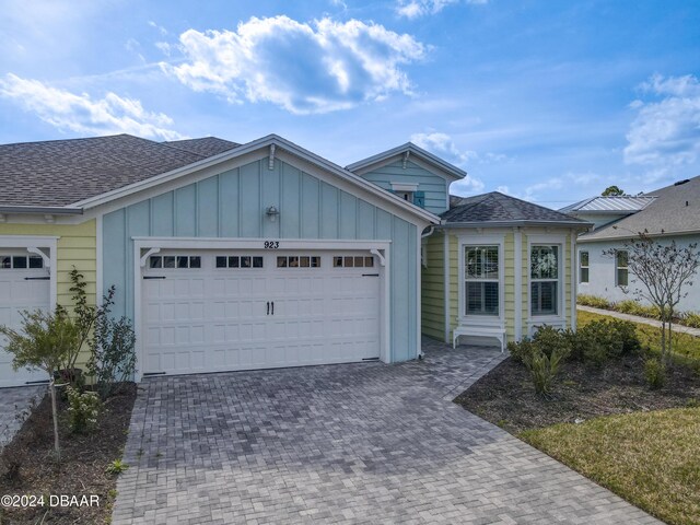 view of front of house featuring a garage