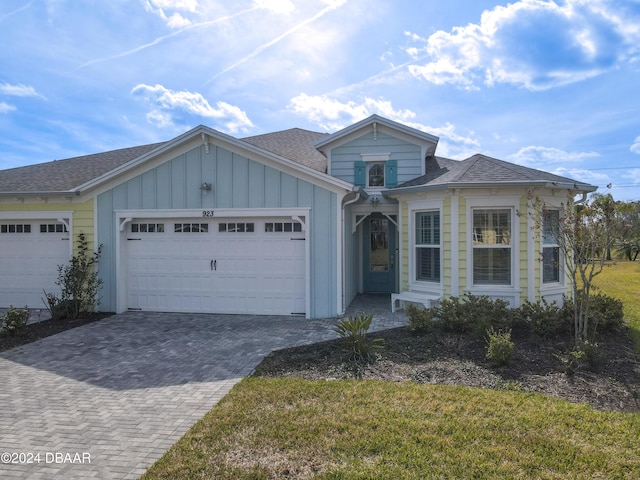 view of front of home featuring a garage and a front lawn