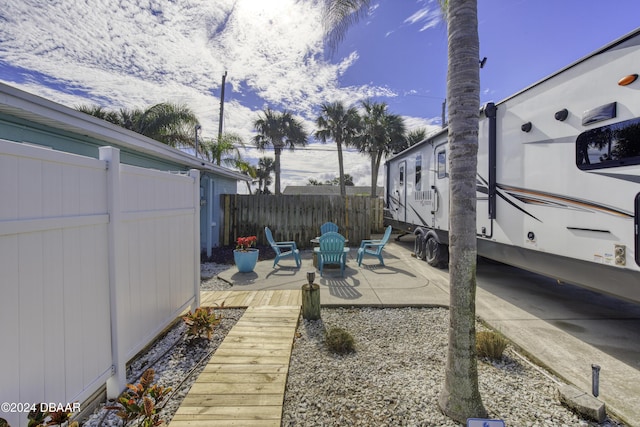 view of yard featuring a patio area