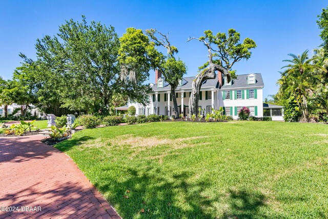 view of front of house featuring a front yard