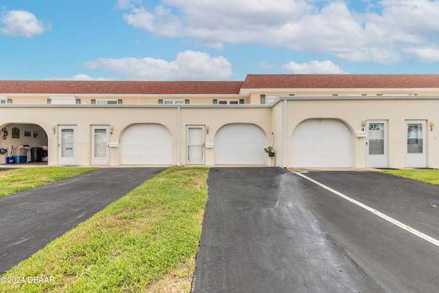 view of front of house featuring a garage and a front lawn