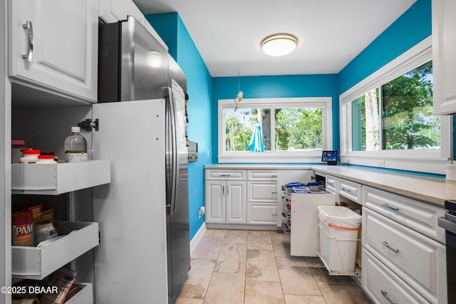 washroom featuring plenty of natural light and baseboards
