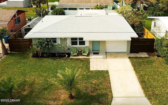 view of front of property featuring a front yard and a garage