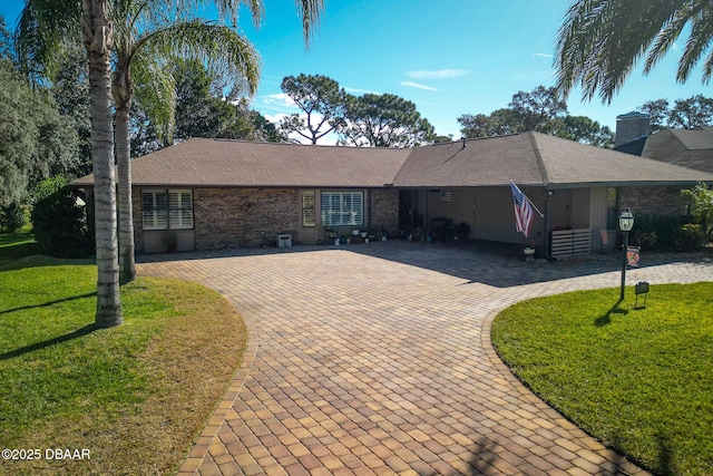 ranch-style home featuring a front yard