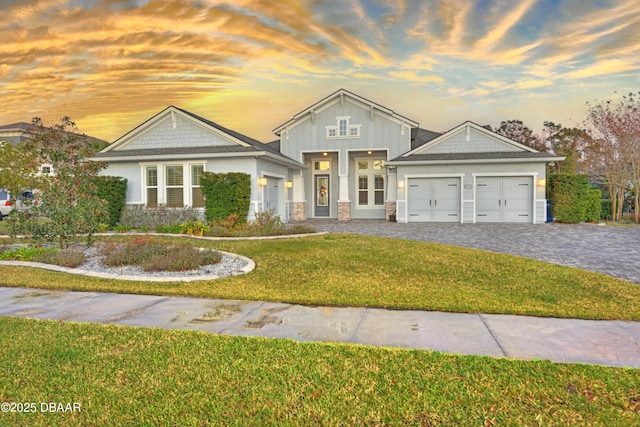 view of front facade with a garage and a lawn