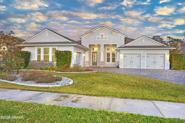 view of front of property featuring a yard and a garage