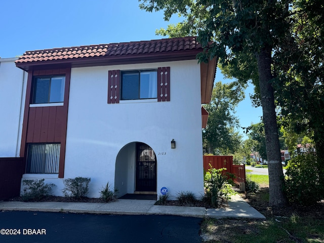 view of mediterranean / spanish-style home