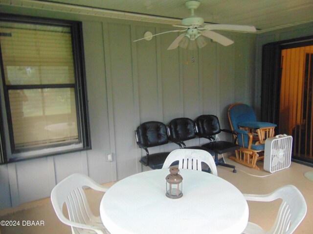 dining room with ceiling fan