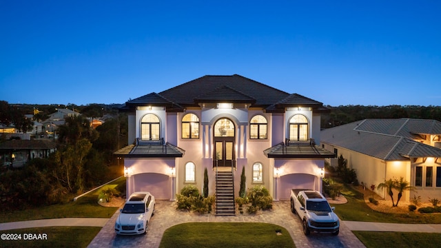 view of front facade featuring a garage and a lawn