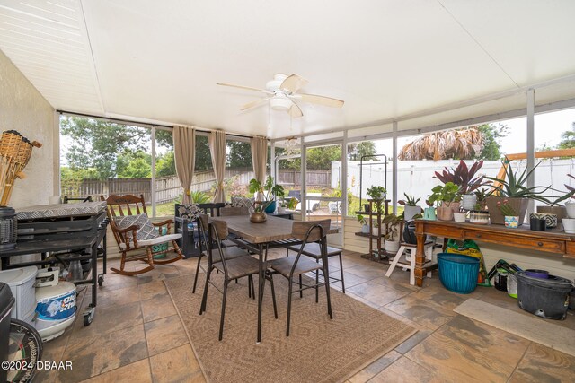 sunroom / solarium with a healthy amount of sunlight and ceiling fan