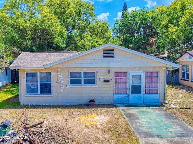 310 Legion Pl, Port Orange, FL 32129 - bungalow with roof with shingles and a front yard