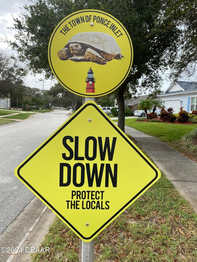 view of community / neighborhood sign