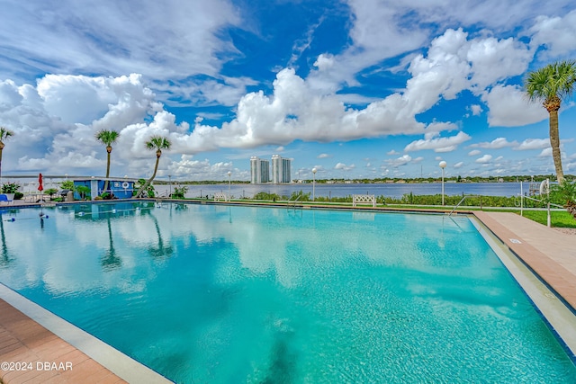 view of swimming pool