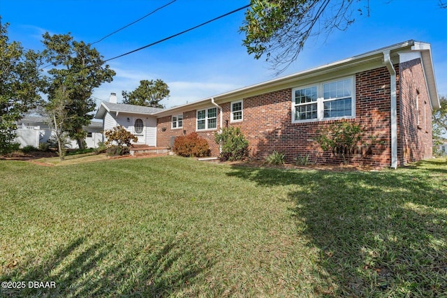 ranch-style house featuring a front lawn