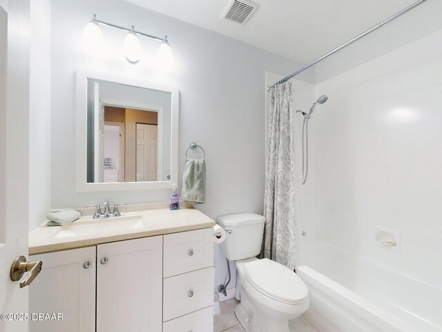 full bath with toilet, shower / bathtub combination with curtain, visible vents, and vanity