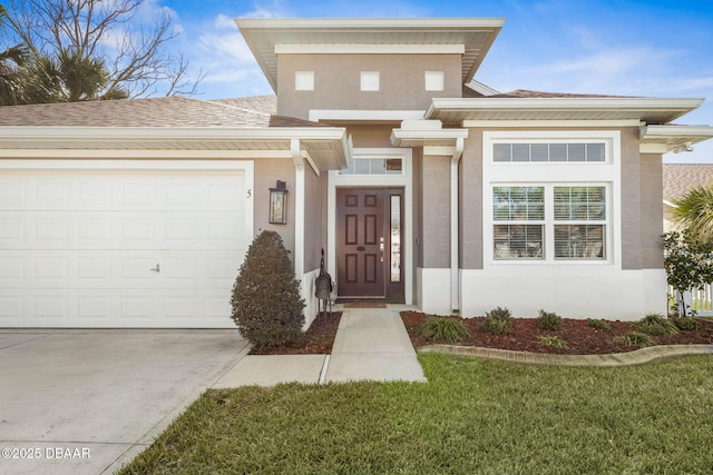 5 Chippeway Ct, Palm Coast, FL 32137 - view of front of home with an attached garage, stucco siding, concrete driveway, and a front lawn