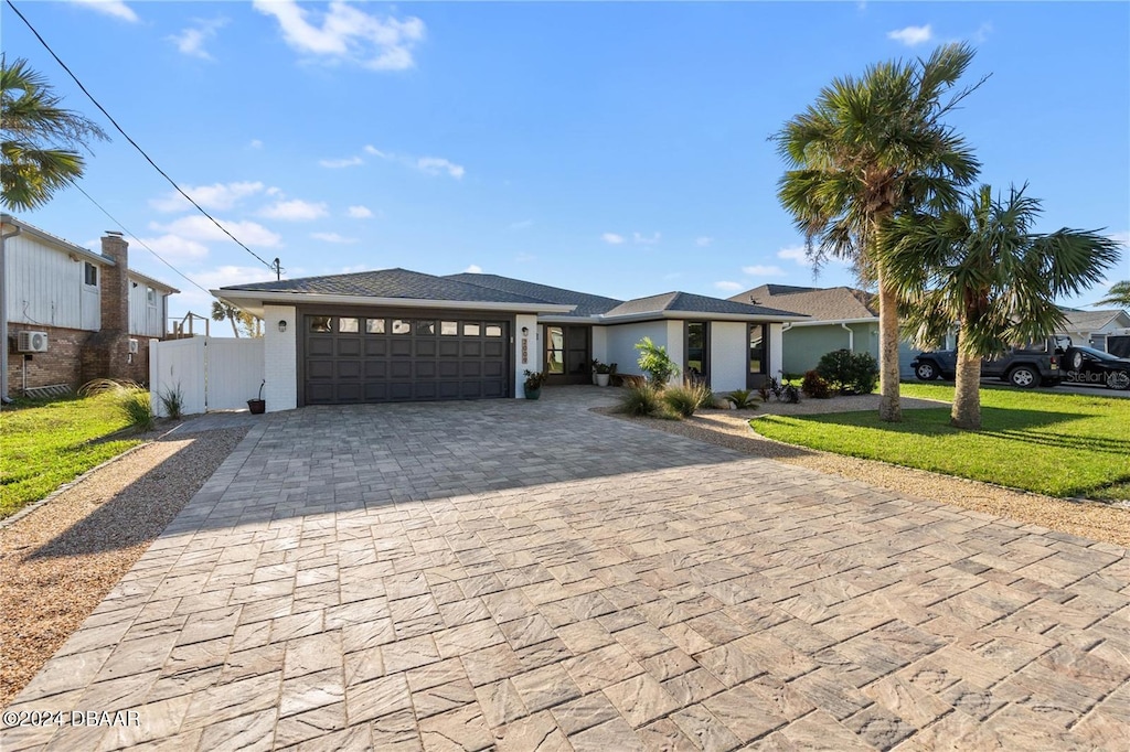 view of front of house featuring a garage and a front yard