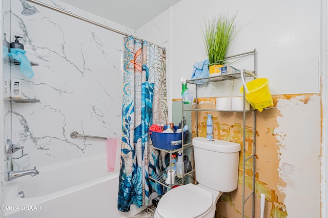 bathroom with shower / bath combo with shower curtain and toilet