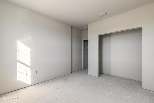 unfurnished bedroom featuring a closet