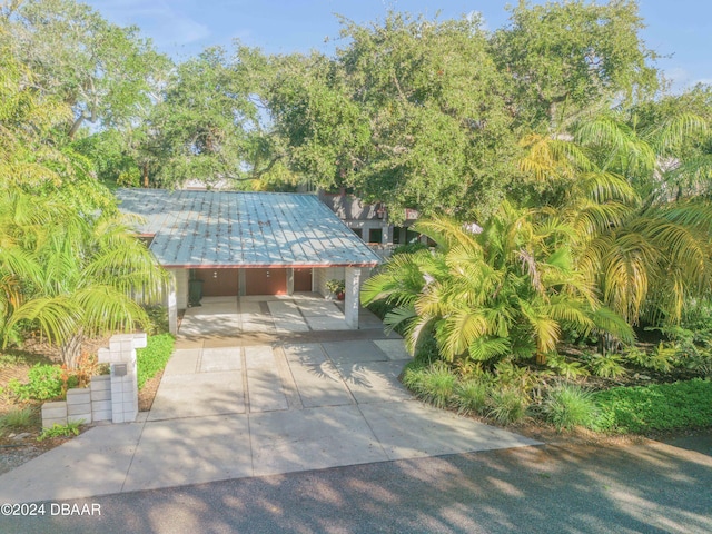 view of front of house featuring a carport