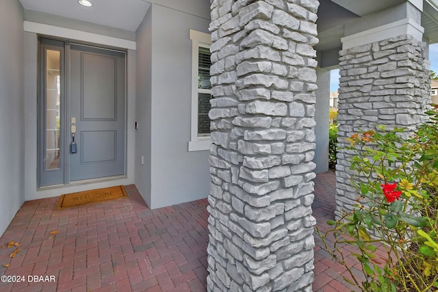 doorway to property with covered porch