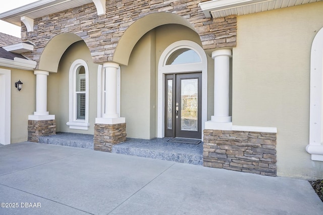 doorway to property with covered porch