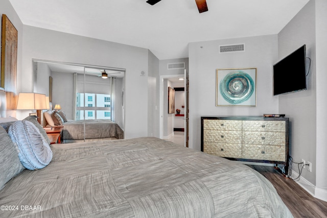 bedroom featuring hardwood / wood-style floors, ceiling fan, and a closet