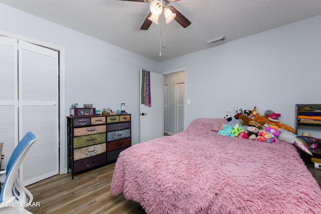 1635 Magnolia Ave, South Daytona, FL 32119 - bedroom with visible vents, light wood-type flooring, a textured ceiling, and a ceiling fan
