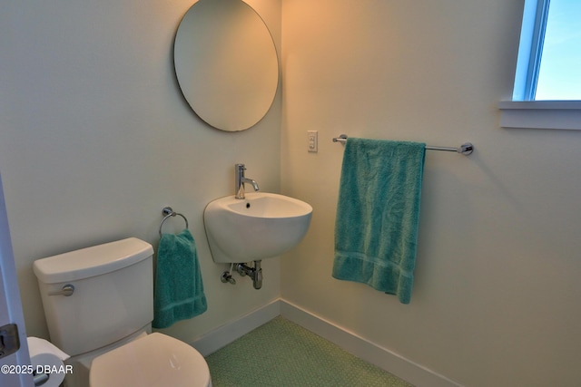 bathroom featuring sink and toilet