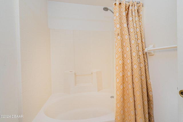 bathroom featuring shower / bath combo with shower curtain