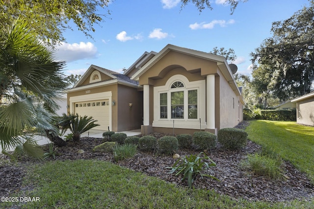 view of front of home featuring a garage and a front yard