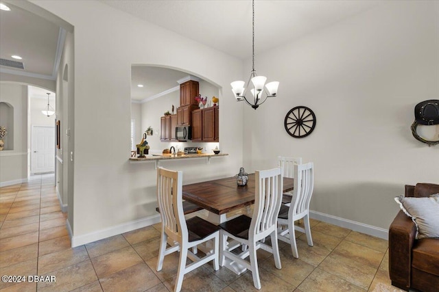 dining room featuring an inviting chandelier and crown molding