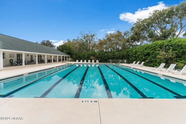 view of swimming pool