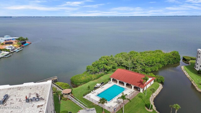 bird's eye view featuring a water view