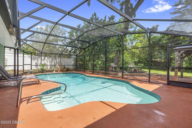 552 Hamlet Dr, Port Orange, FL 32127 - view of swimming pool featuring a patio, a fenced backyard, and a lanai