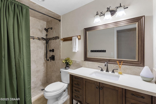 552 Hamlet Dr, Port Orange, FL 32127 - full bath with vanity, tiled shower, and tile walls