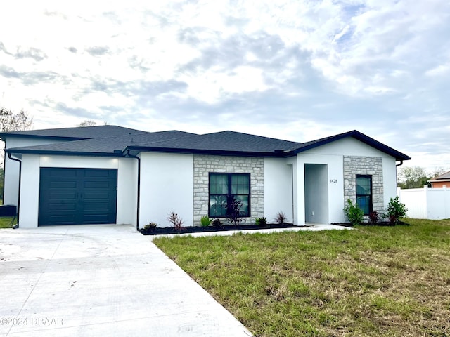 view of front of house featuring a front lawn and a garage