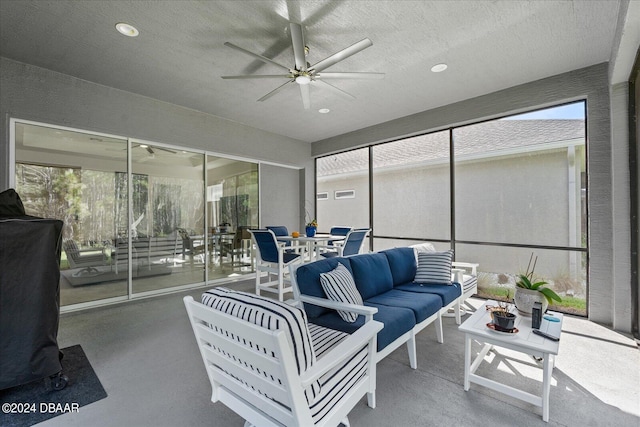 sunroom with ceiling fan