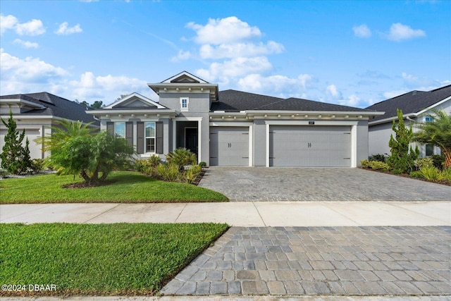 view of front of house featuring a garage and a front yard