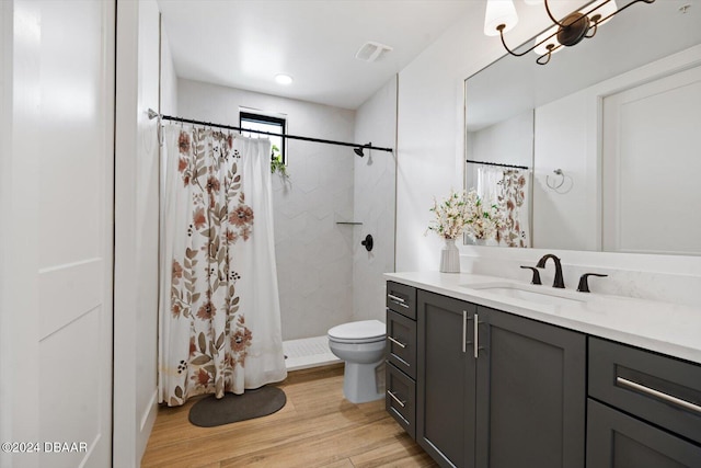 bathroom with vanity, a shower with curtain, an inviting chandelier, toilet, and hardwood / wood-style flooring