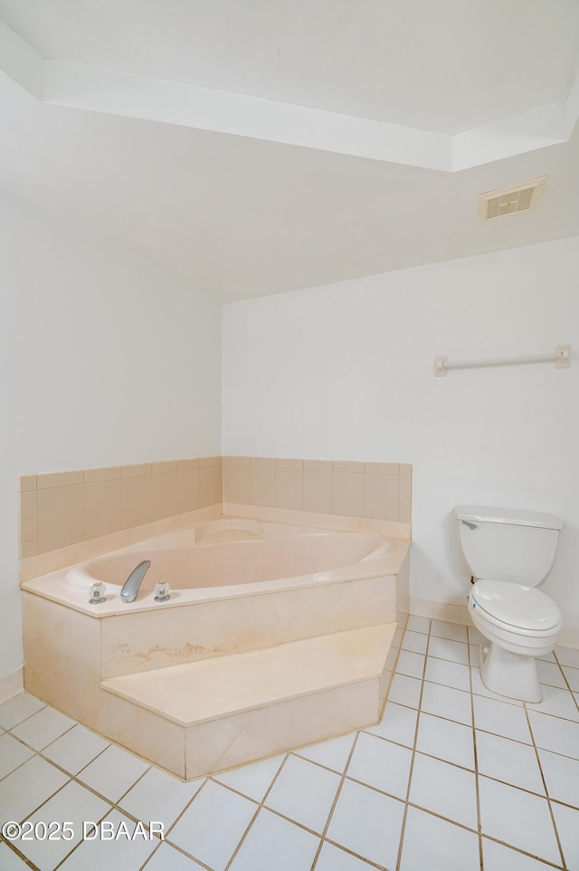 full bathroom featuring a garden tub, toilet, tile patterned flooring, visible vents, and baseboards