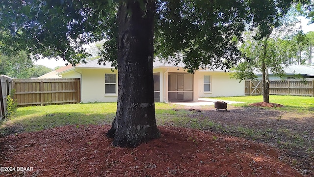 view of yard featuring a patio area