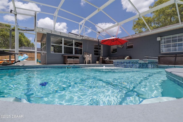 1052 Tompkins Dr, Port Orange, FL 32129 - outdoor pool featuring an outdoor living space, a jacuzzi, glass enclosure, and a ceiling fan