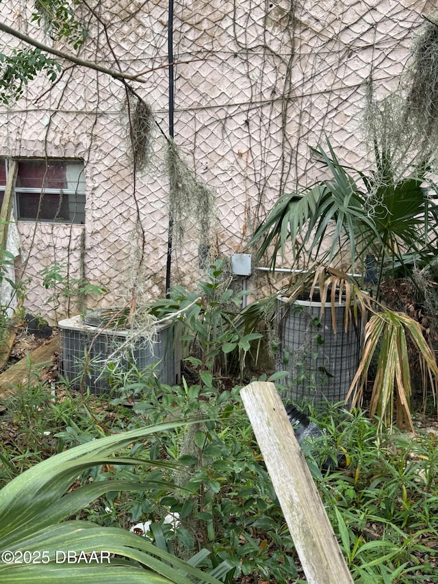 view of yard featuring central air condition unit