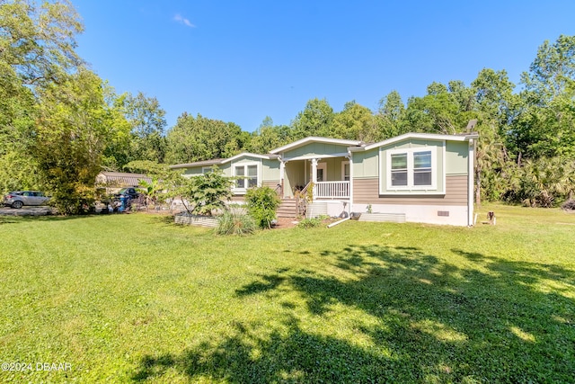 view of front of home featuring a front lawn and covered porch