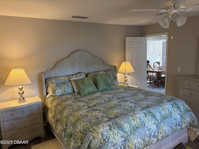 bedroom with ceiling fan