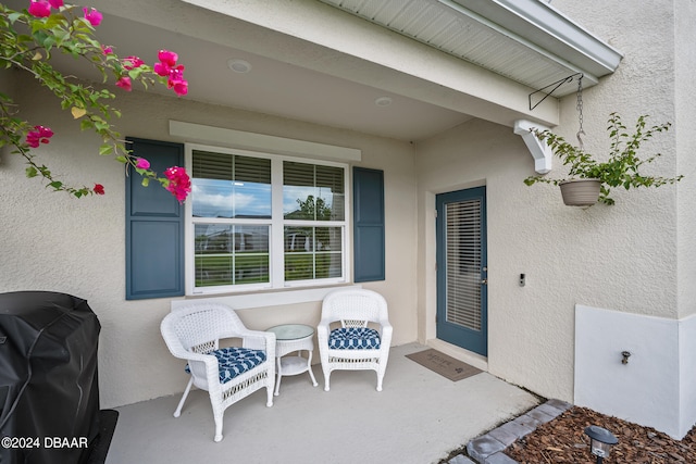 view of exterior entry with stucco siding