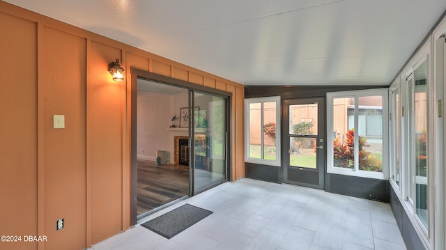 sunroom / solarium featuring vaulted ceiling