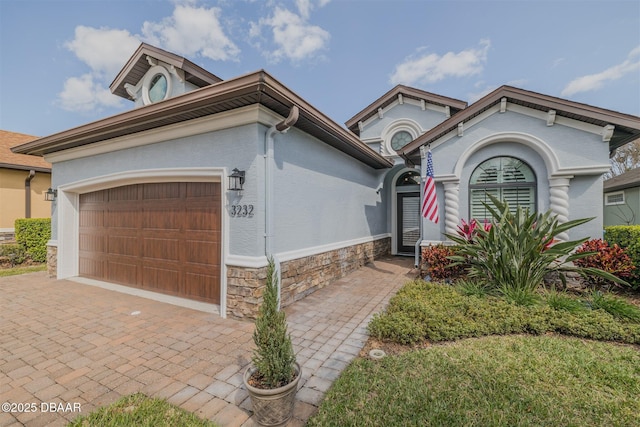 view of front facade with a garage