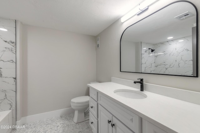 full bathroom featuring shower / bathtub combination, visible vents, toilet, vanity, and baseboards